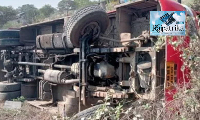 राजपत्रिका : शिवरीनारायण से बिलासपुर जा रही बस अनियंत्रित होकर पलटी बस में सवार 35 से अधिक यात्री गंभीर रूप से घायल KSHITITECH