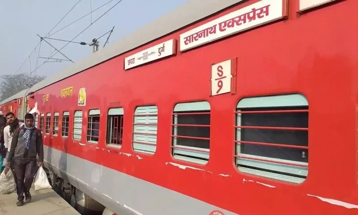 राजपत्रिका : सारनाथ एक्सप्रेस में यात्रियों से वसूली करते पकड़ाया नकली टीटीई, जीआरपी के हवाले KSHITITECH