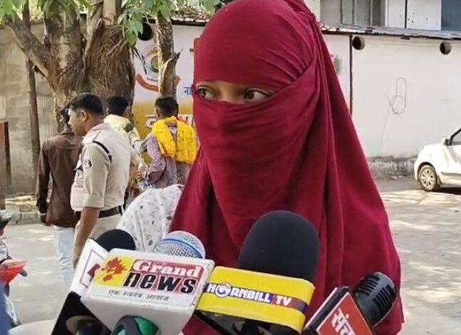 राजपत्रिका : दिनदहाड़े युवती से मारपीट और लूट, 4 बदमाशों ने हमला कर फाड़े कपड़े KSHITITECH