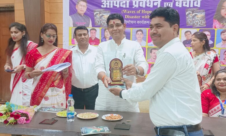 राजपत्रिका : न्यू सर्किट हाउस रायपुर में हुआ पुस्तक विमोचन सह सम्मान कार्यकम KSHITITECH