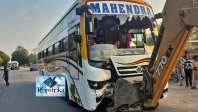 राजपत्रिका : ट्रक को ओवरटेक कर यात्री बस में जा घुसा युवक, मौके पर ही युवक की मौत KSHITITECH