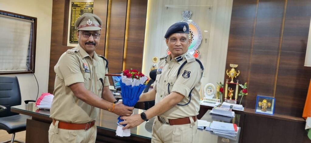 राजपत्रिका : जांजगीर चांपा के नव पदस्थ पुलिस अधीक्षक विजय कुमार पाण्डे ने किया पदभार ग्रहण.. KSHITITECH