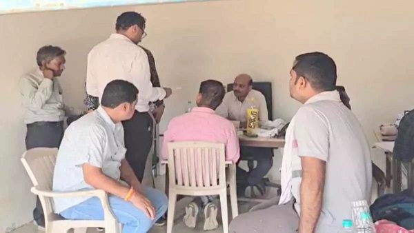 राजपत्रिका : 20 हजार रिश्वत रकम के साथ पटवारी अरेस्ट KSHITITECH