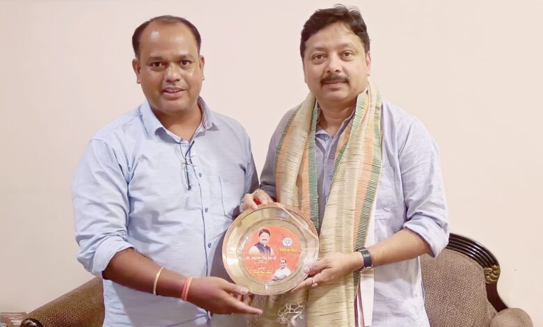 राजपत्रिका : भाजपा नेता प्रशांत सिंह ठाकुर ने की हाउसिंग बोर्ड चेयरमेन अनुराग सिंह देव से भेंट KSHITITECH