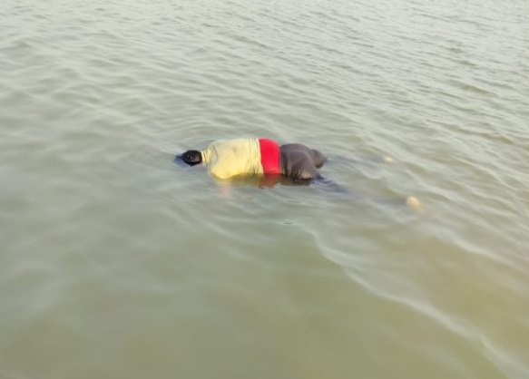 राजपत्रिका : बालोद में 36 घंटे बाद मिला मछुआरे का शव, जाल बिछाने के दौरान डूबकर हुई थी मौत KSHITITECH
