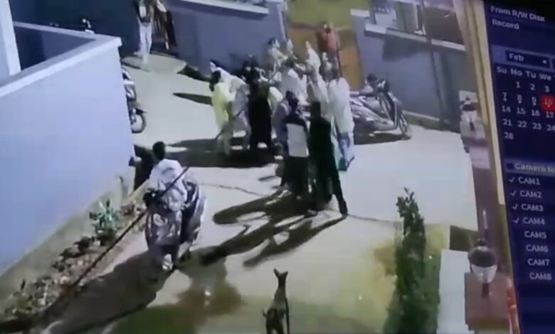 राजपत्रिका : लड़की ने बातचीत से किया इनकार, तो युवक ने परिवार वालों पर रॉड और चाकू से किया जानलेवा हमला… 3 लोग बुरी तरह घायल… KSHITITECH