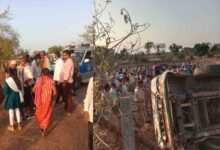 राजपत्रिका : चौथिया जाने के दौरान हादसा, पिकअप पलटने से दर्जनभर लोग घायल KSHITITECH