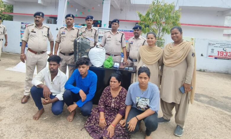 राजपत्रिका : मां, बेटी और बेटा समेत 4 लोग गांजा बेचते पकड़ाए... KSHITITECH