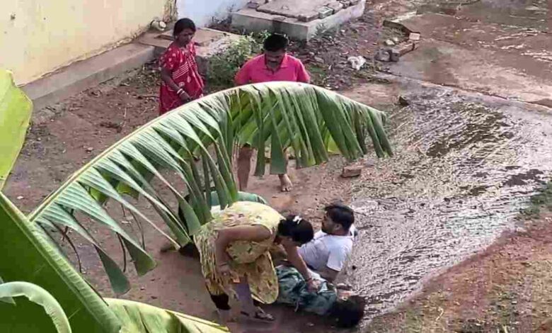 राजपत्रिका : कचरा फेंकने को लेकर विवाद, महिला ने आरी से पड़ोसियों को मारा, एक ही परिवार के तीन लोग घायल KSHITITECH