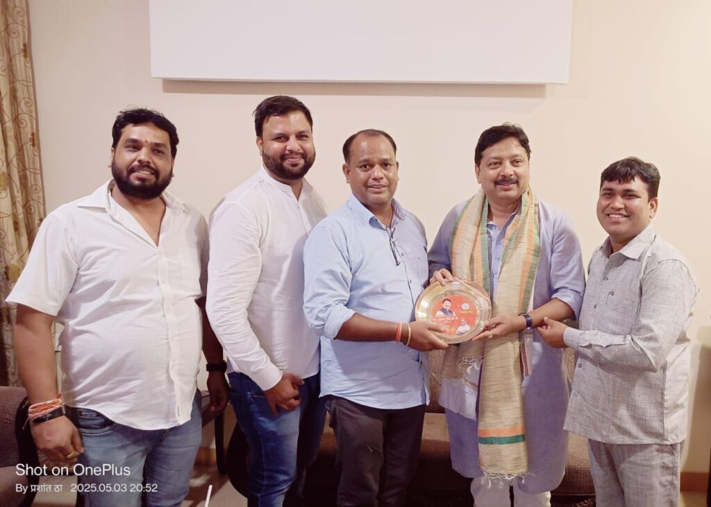 राजपत्रिका : भाजपा नेता प्रशांत सिंह ठाकुर ने की हाउसिंग बोर्ड चेयरमेन अनुराग सिंह देव से भेंट KSHITITECH
