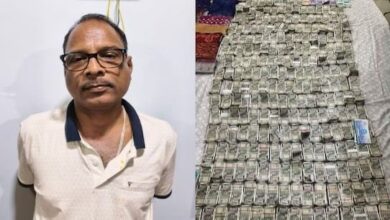 राजपत्रिका : छापेमारी से घबराए इंजीनियर साहब ने खिड़की से उड़ाए 500-500 के नोटों के बंडल... KSHITITECH