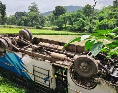 राजपत्रिका : रायगढ़ में भीषण बस हादसा 15 यात्री घायल… KSHITITECH