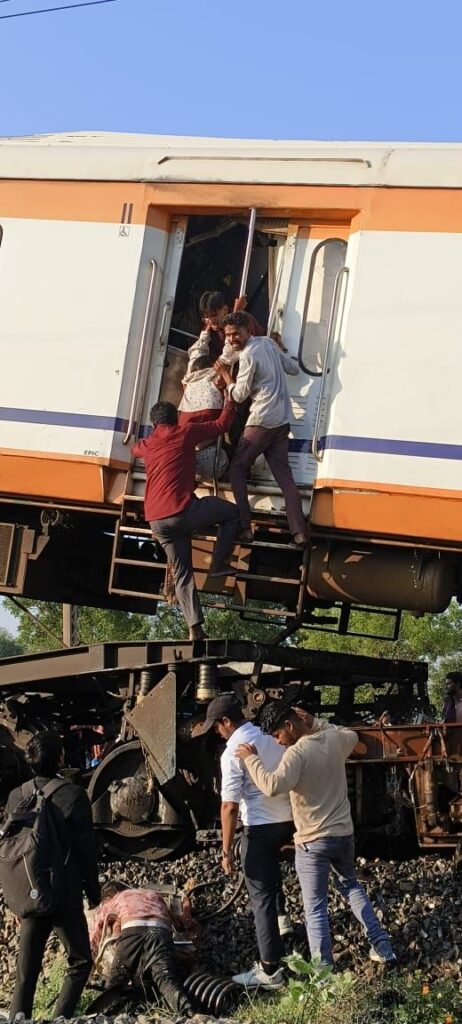 राजपत्रिका : बिलासपुर में भीषण रेल हादसा, कोरबा पैसेंजर और मालगाड़ी की टक्कर में 12 की मौत की आशंका, कई घायल KSHITITECH