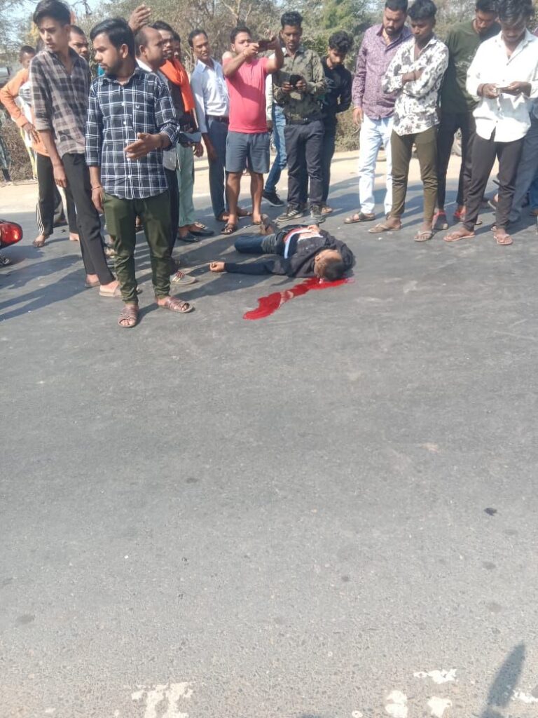 राजपत्रिका : तेज रफ्तार पिकअप से टक्कर में युवक की मौत, अस्पताल के सामने चक्का जाम KSHITITECH