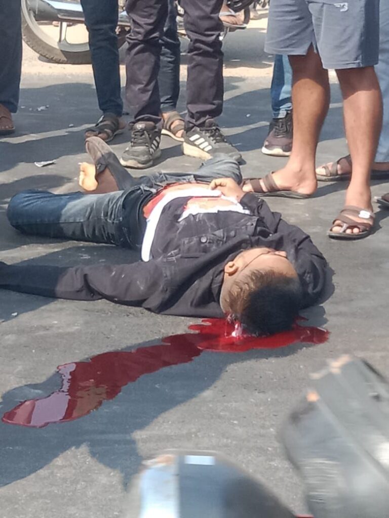 राजपत्रिका : तेज रफ्तार पिकअप से टक्कर में युवक की मौत, अस्पताल के सामने चक्का जाम KSHITITECH