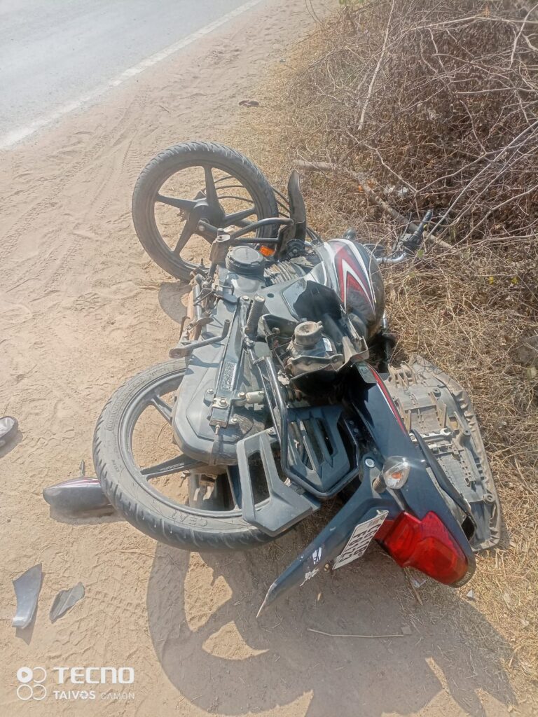 राजपत्रिका : तेज रफ्तार पिकअप से टक्कर में युवक की मौत, अस्पताल के सामने चक्का जाम KSHITITECH