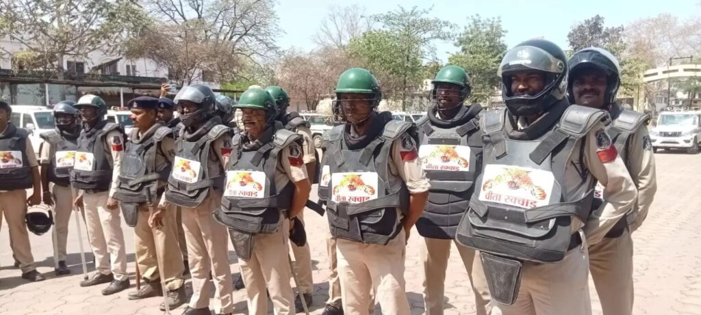 राजपत्रिका : HOLI पर सख्ती: जांजगीर-चांपा में पुलिस का फ्लैग मार्च, ड्रोन से निगरानी KSHITITECH