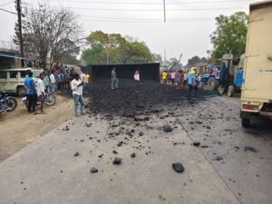 राजपत्रिका : पाली क्षेत्र में भीषण सड़क हादसा: ट्रक की चपेट में आने से तीन युवकों की मौके पर मौत KSHITITECH