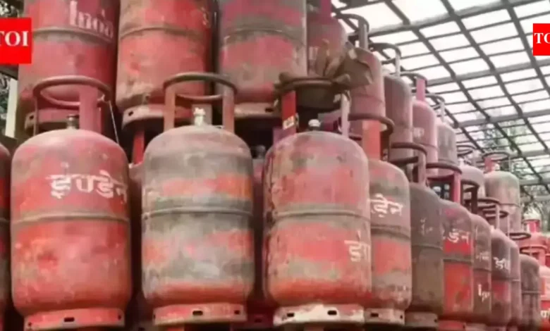 राजपत्रिका : डबल गैस सिलेंडर कनेक्शन वालों के लिए बदल गए नियम?.. बुकिंग में होगा महीने भर का अंतर?.. जानें क्या है खबर की सच्चाई KSHITITECH